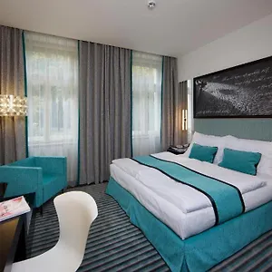 Red & Blue Design Otel